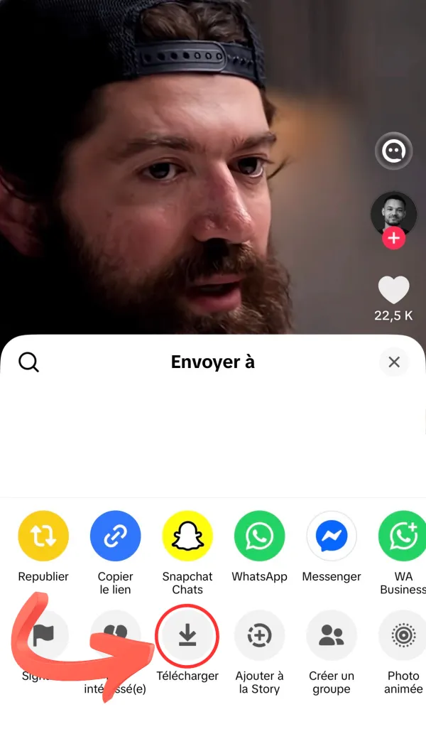 Menu Envoyer à de TikTok, une flèche montre le bouton Télécharger